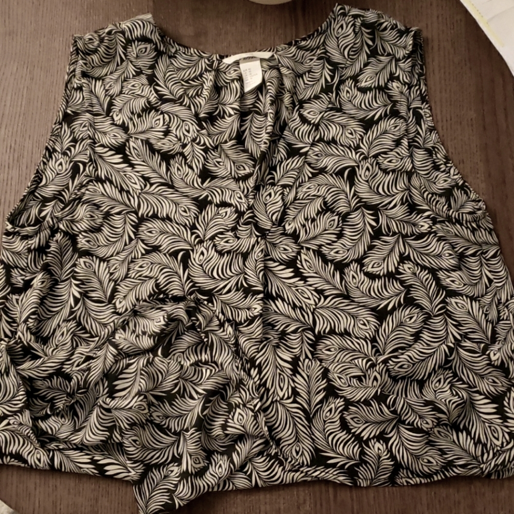 Women's sleevless blouse